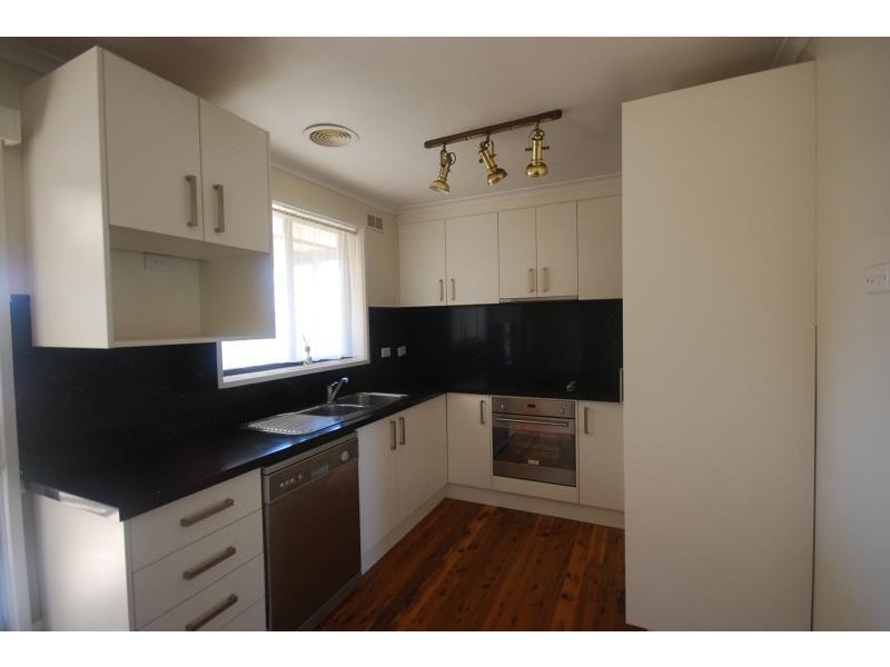 33 Anne Street, Tolland NSW 2650