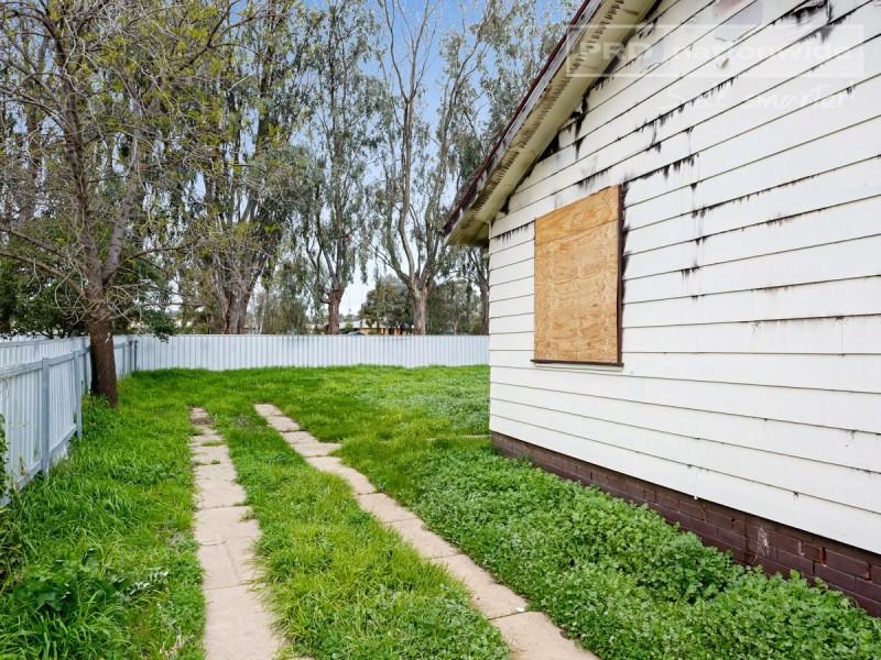 7 Warren Place, Mount Austin NSW 2650