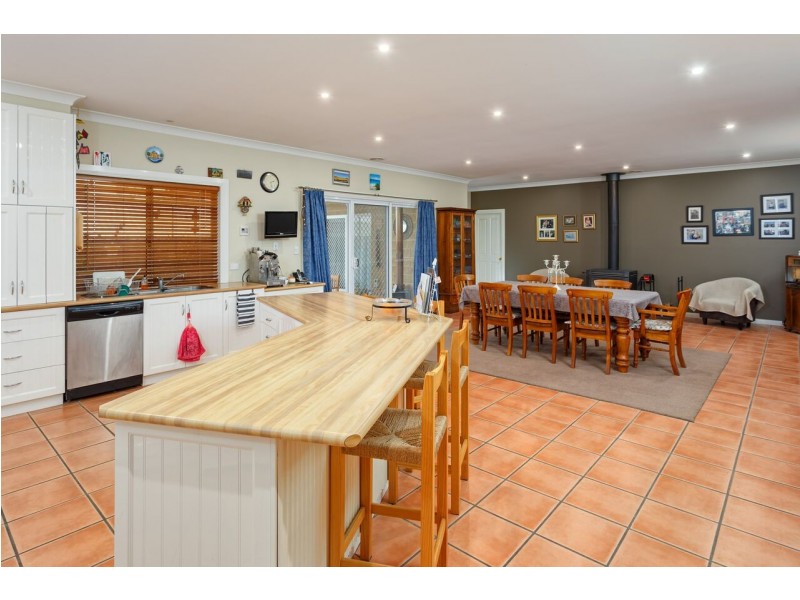 11 Hudson Drive, Lloyd NSW 2650