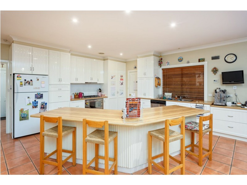11 Hudson Drive, Lloyd NSW 2650
