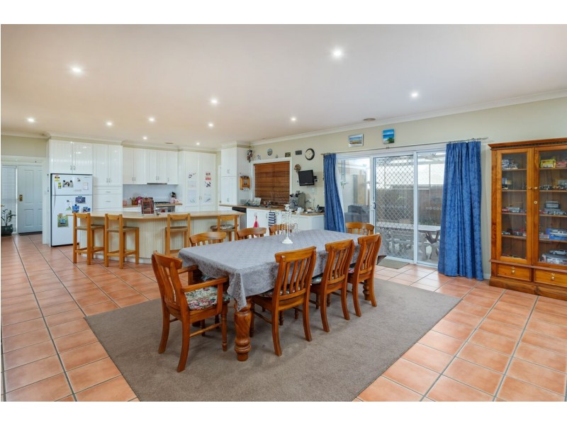 11 Hudson Drive, Lloyd NSW 2650