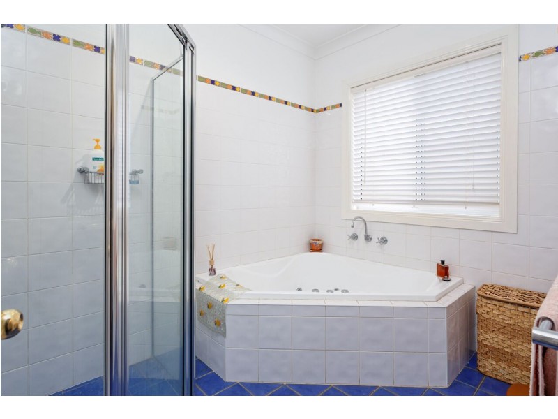 11 Hudson Drive, Lloyd NSW 2650