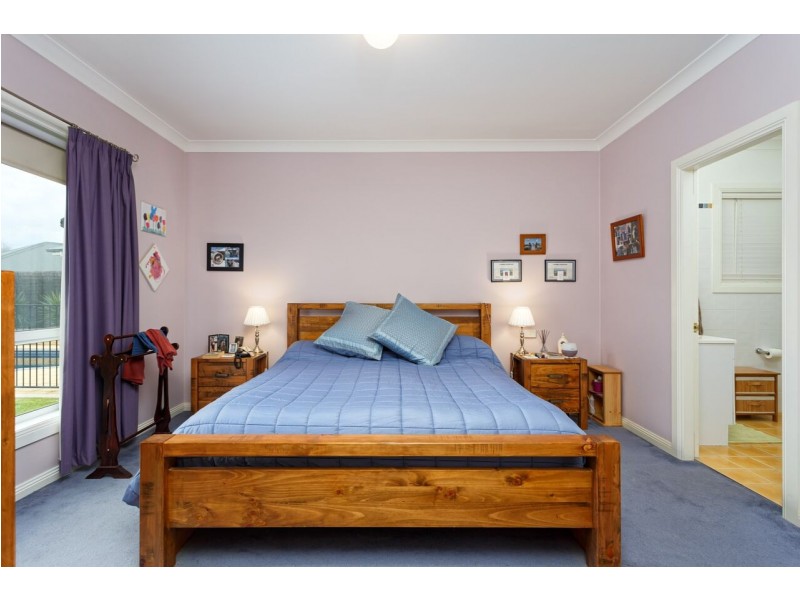 11 Hudson Drive, Lloyd NSW 2650