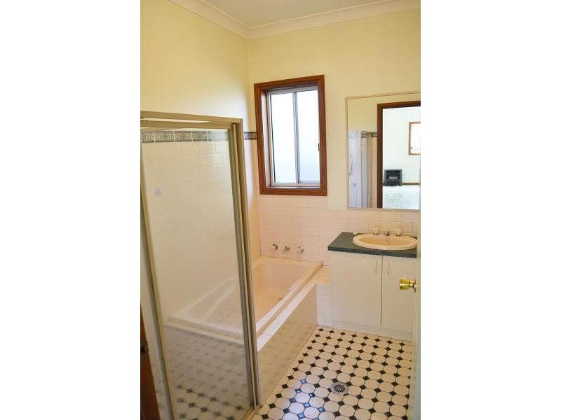 2A Sullivan Street, Wagga Wagga NSW 2650