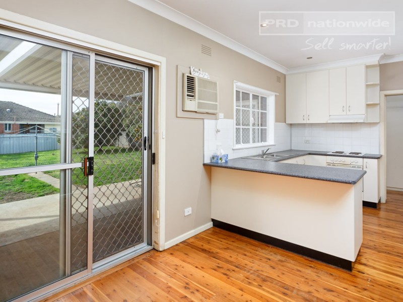 1 Huthwaite Street, Mount Austin NSW 2650