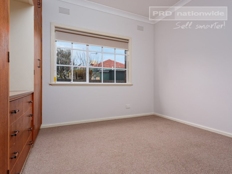 1 Huthwaite Street, Mount Austin NSW 2650