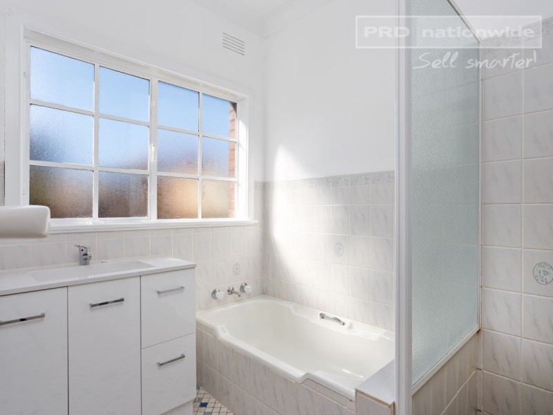 1 Huthwaite Street, Mount Austin NSW 2650