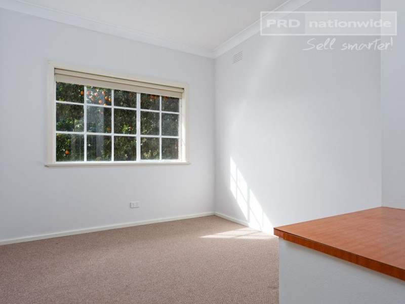 1 Huthwaite Street, Mount Austin NSW 2650