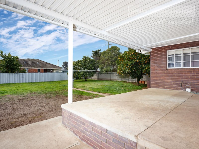 1 Huthwaite Street, Mount Austin NSW 2650