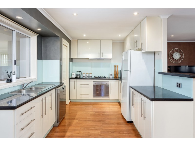 4 Naretha Street, Glenfield Park NSW 2650