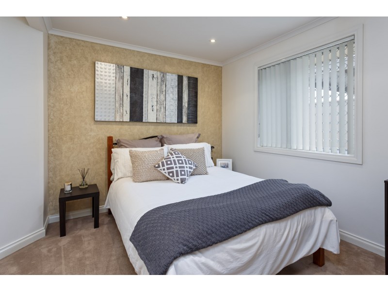 4 Naretha Street, Glenfield Park NSW 2650