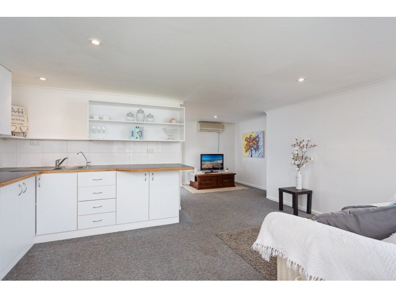 4 Naretha Street, Glenfield Park NSW 2650