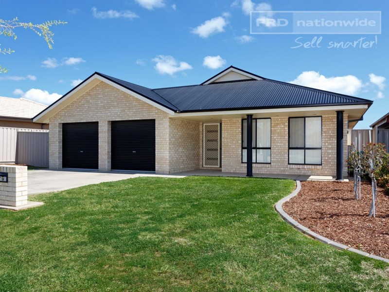 7 Yoogali Street, Glenfield Park NSW 2650