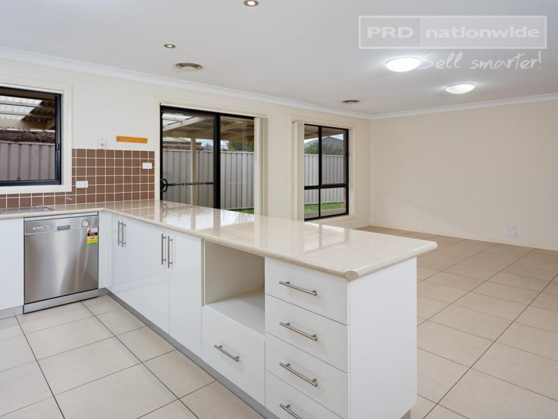 7 Yoogali Street, Glenfield Park NSW 2650