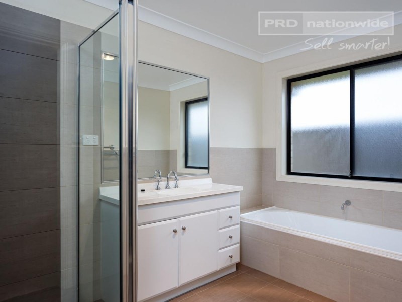 7 Yoogali Street, Glenfield Park NSW 2650