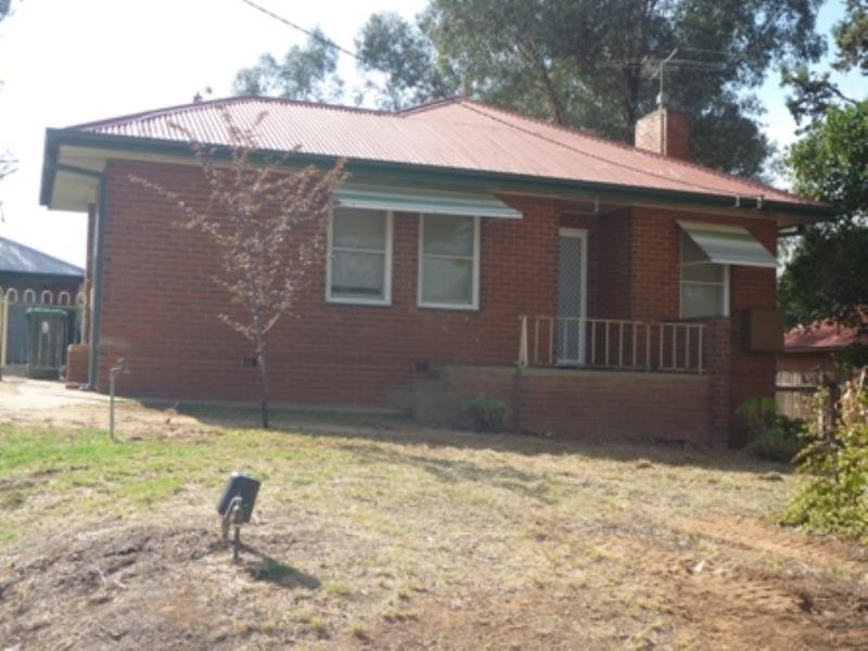 99 Macleay Street, Turvey Park NSW 2650