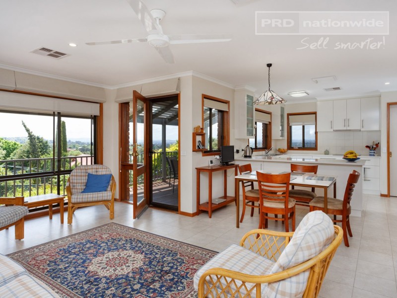 80 Henwood Avenue, Kooringal NSW 2650