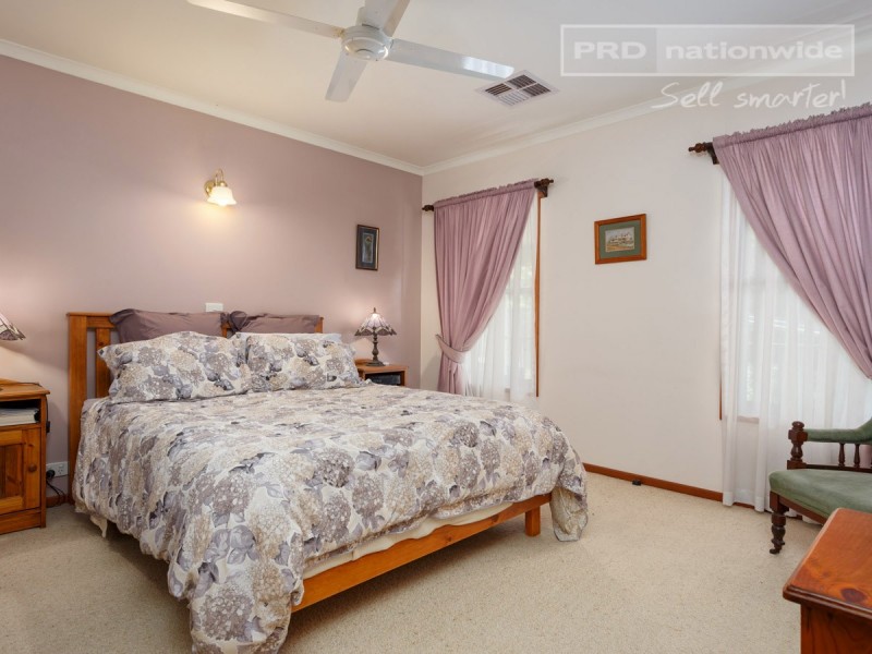 80 Henwood Avenue, Kooringal NSW 2650