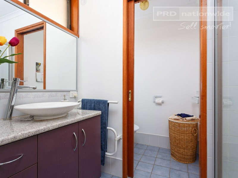 80 Henwood Avenue, Kooringal NSW 2650