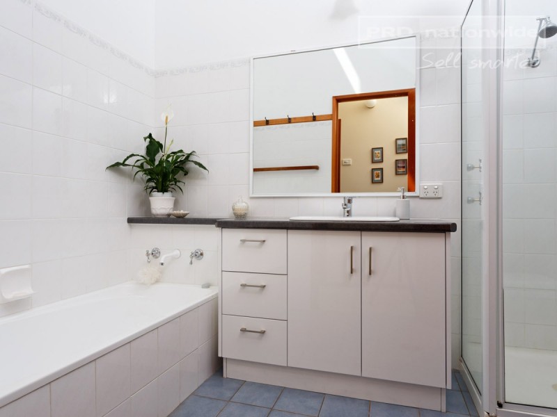 80 Henwood Avenue, Kooringal NSW 2650