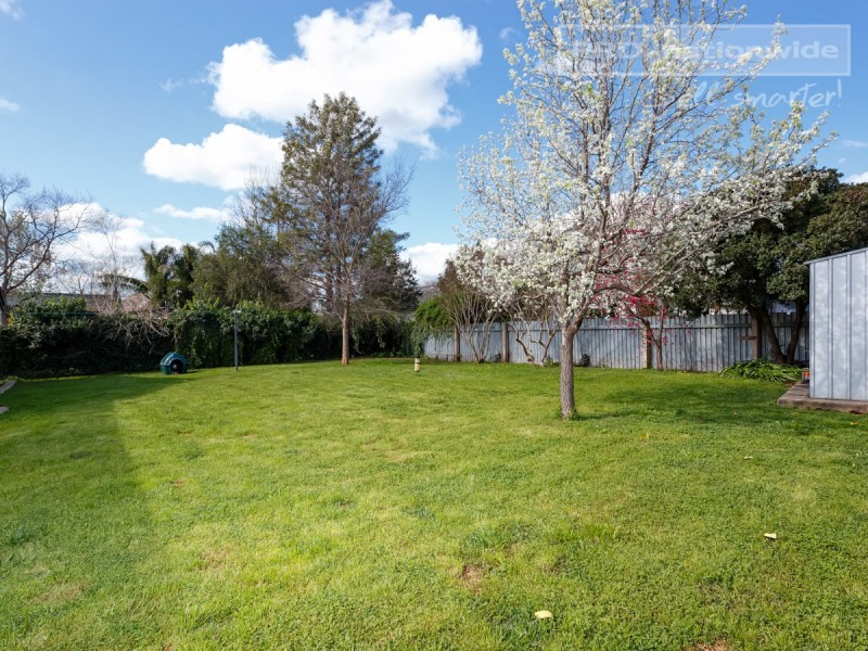 30 Norfolk Avenue, Lake Albert NSW 2650