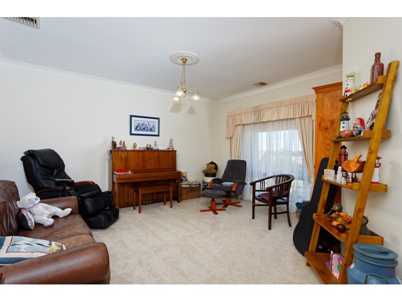 6 Fletcher Place, Kooringal NSW 2650
