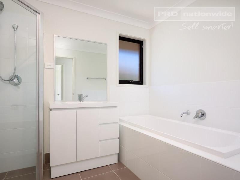 33 Melaleuca Drive, Forest Hill NSW 2651