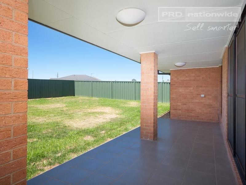 33 Melaleuca Drive, Forest Hill NSW 2651