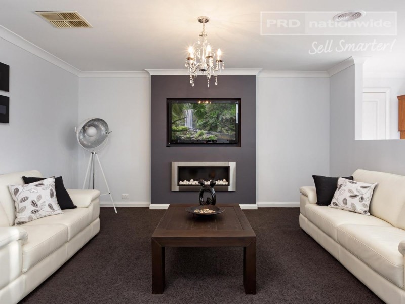 25 Hudson Drive, Lloyd NSW 2650
