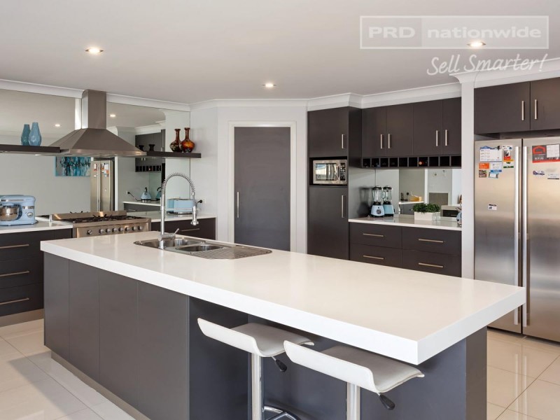 25 Hudson Drive, Lloyd NSW 2650