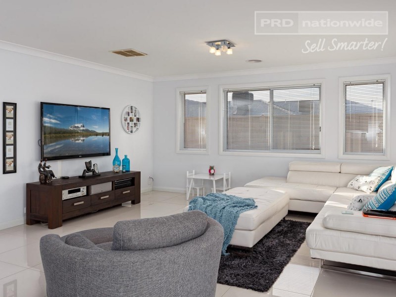 25 Hudson Drive, Lloyd NSW 2650