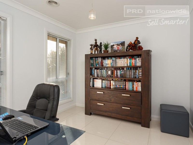 25 Hudson Drive, Lloyd NSW 2650
