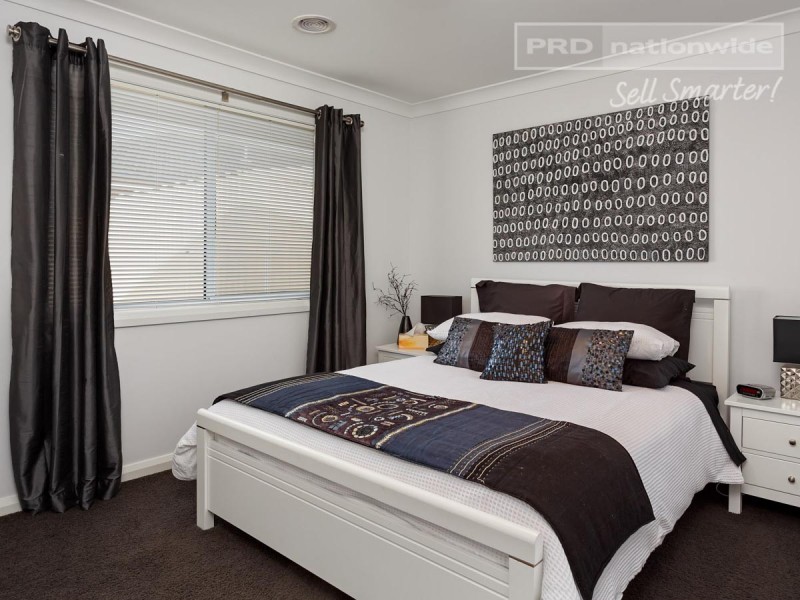 25 Hudson Drive, Lloyd NSW 2650