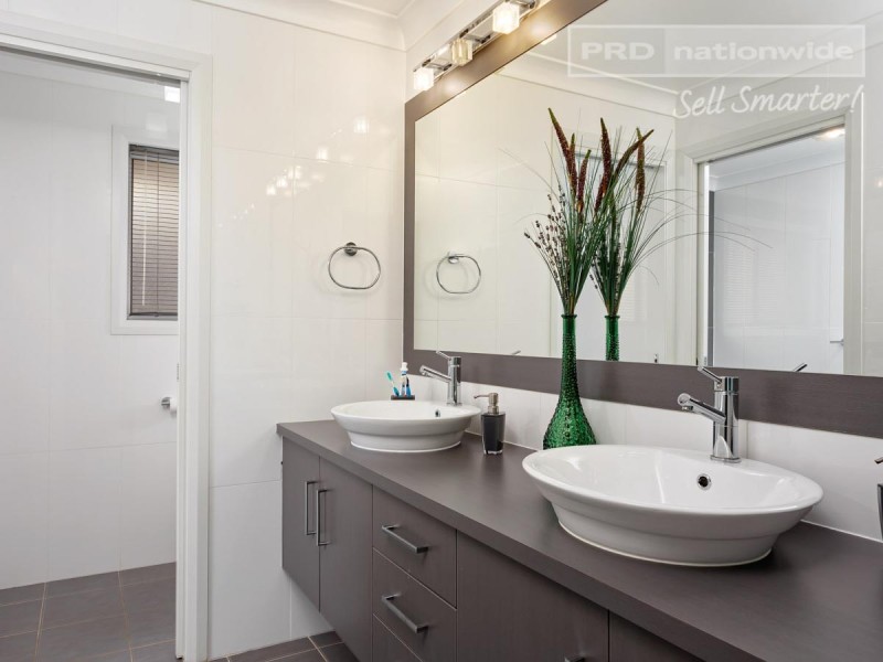 25 Hudson Drive, Lloyd NSW 2650