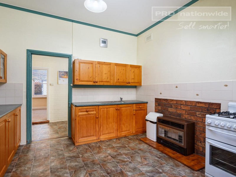 86 Railway Street, Turvey Park NSW 2650