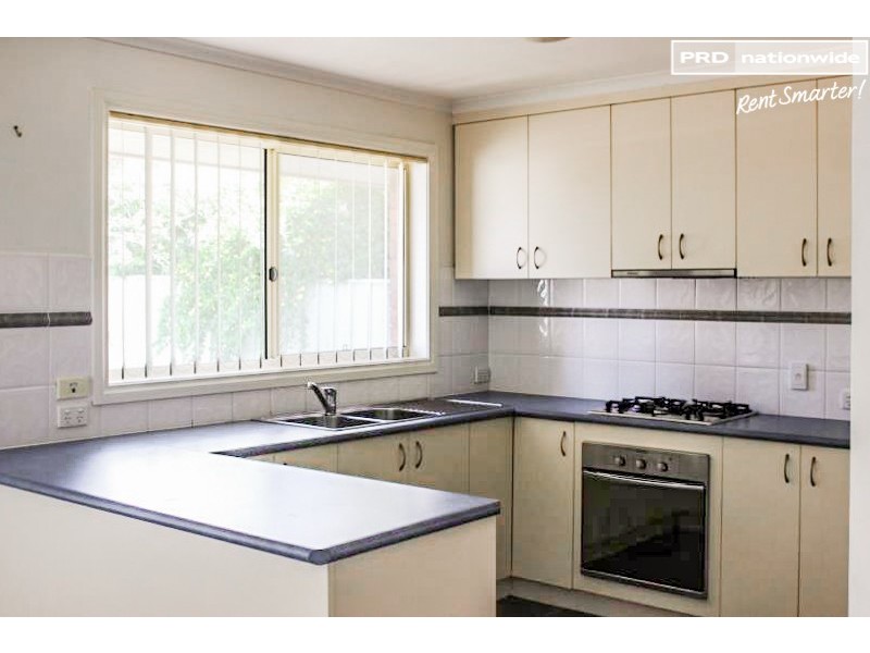 2/29 The Boulevarde, Kooringal NSW 2650