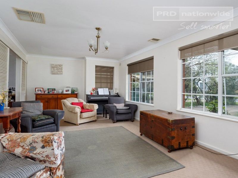 432 Lake Albert Road, Lake Albert NSW 2650