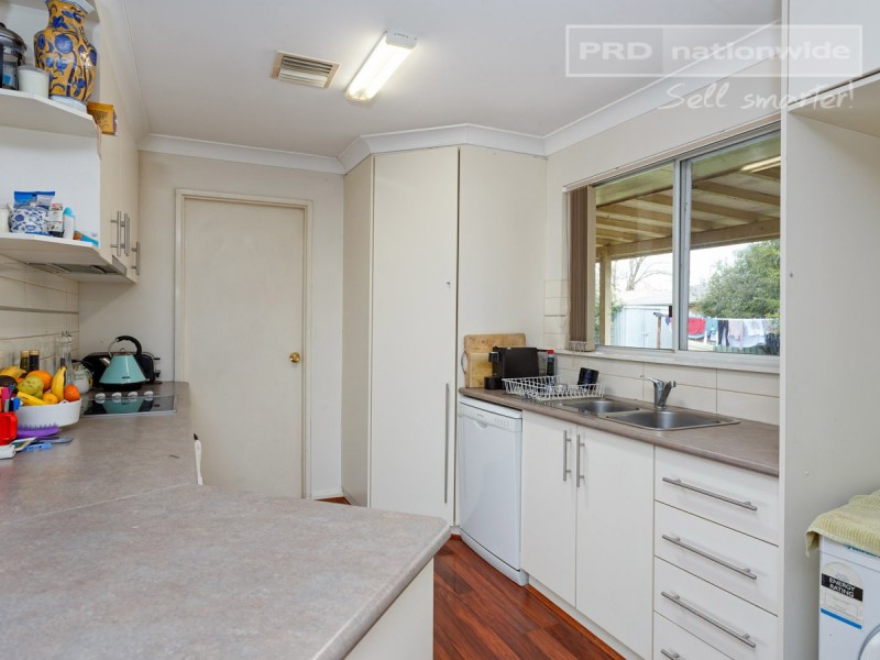 432 Lake Albert Road, Lake Albert NSW 2650