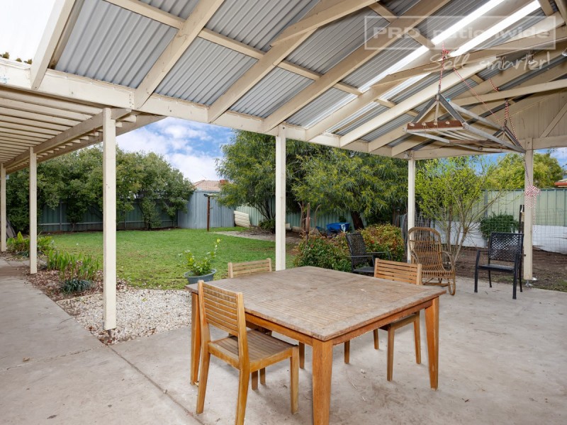 432 Lake Albert Road, Lake Albert NSW 2650