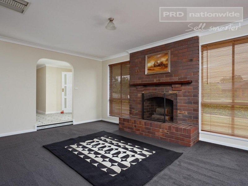 127 Dalkeith Avenue, Lake Albert NSW 2650