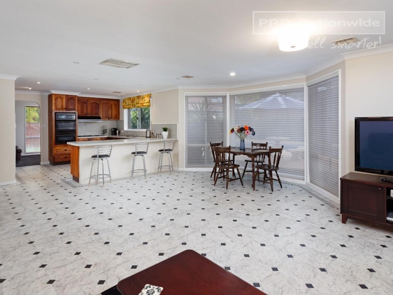 127 Dalkeith Avenue, Lake Albert NSW 2650