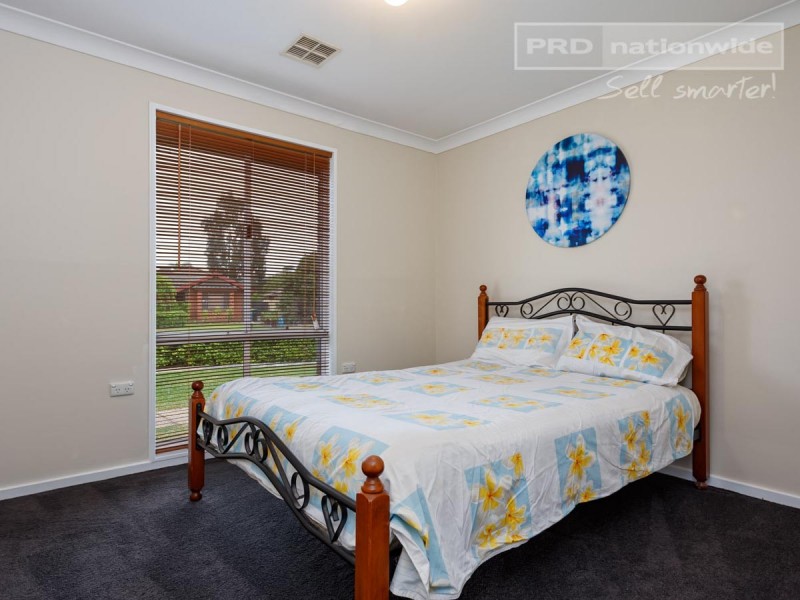 127 Dalkeith Avenue, Lake Albert NSW 2650