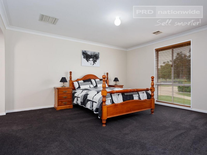127 Dalkeith Avenue, Lake Albert NSW 2650