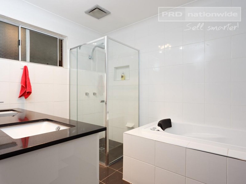 127 Dalkeith Avenue, Lake Albert NSW 2650