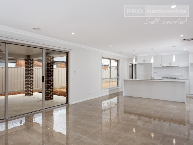 19 Watson Boulevard, Lloyd NSW 2650