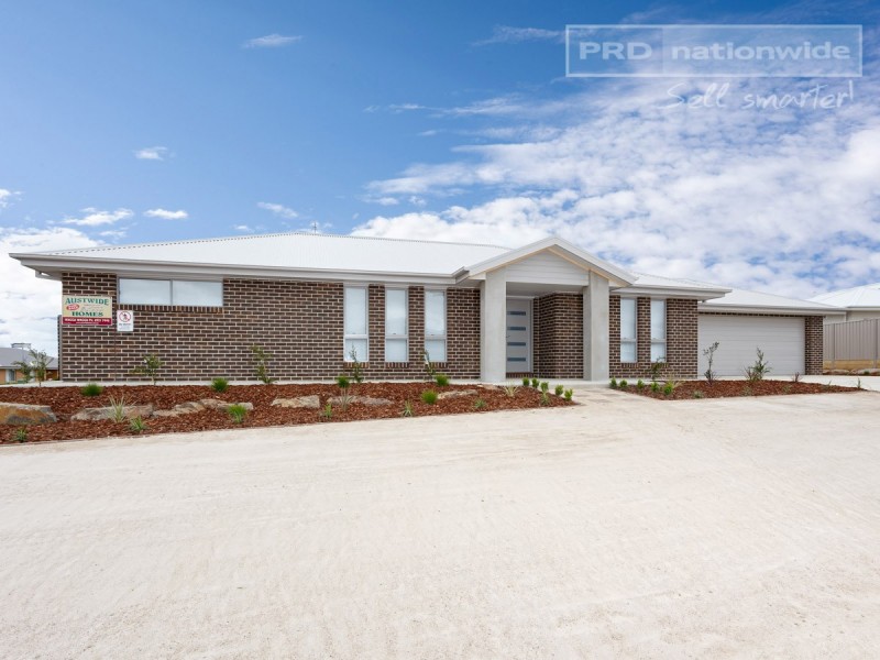 19 Watson Boulevard, Lloyd NSW 2650