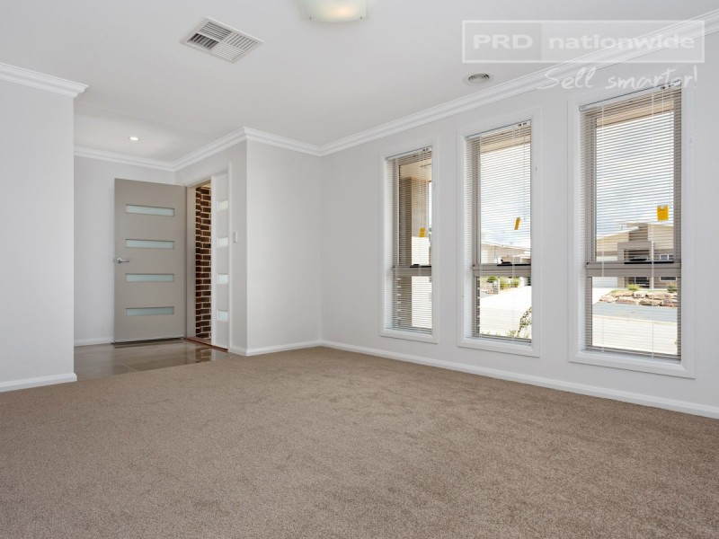 19 Watson Boulevard, Lloyd NSW 2650