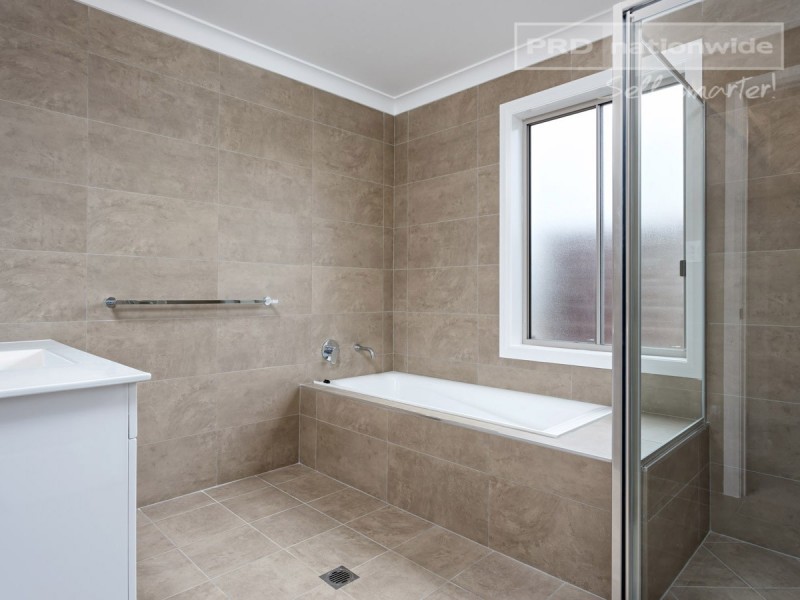 19 Watson Boulevard, Lloyd NSW 2650