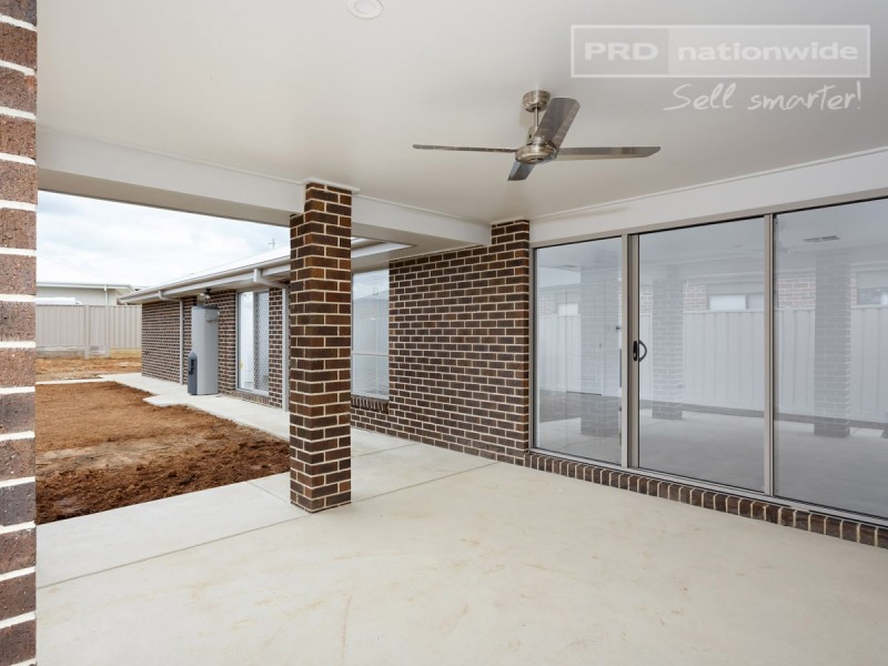 19 Watson Boulevard, Lloyd NSW 2650