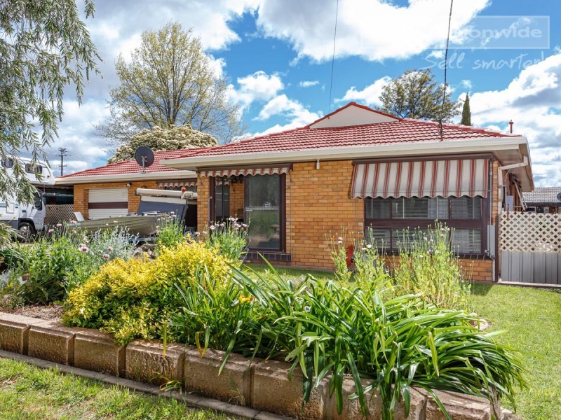 15 Jacaranda Drive, Lake Albert NSW 2650